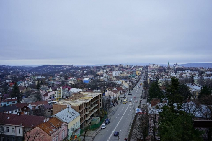 Чернівчанка опублікувала приголомшливі фото з дахів міста