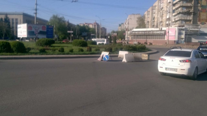 Ремонт зливової мережі на перехресті «Героїв Майдану – проспекту Незалежності» досі триває