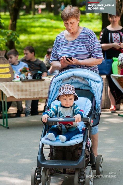 У Центральному парку діти з особливими потребами влаштували весняний ярмарок