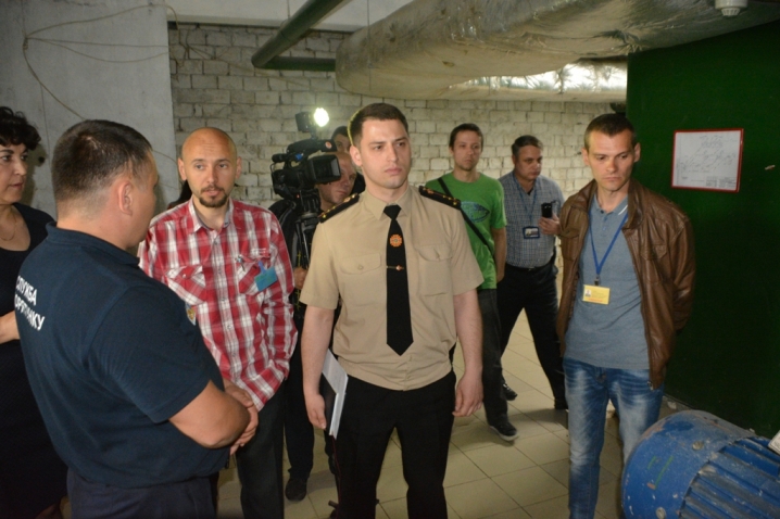 Рятувальники перевіряють торгові центри у Чернівцях
