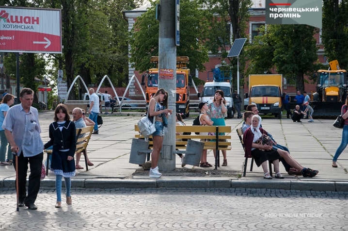 На Соборній площі чернівчани оглядали міську комунальну техніку