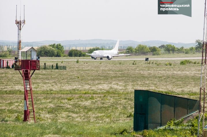 У Чернівецький аеропорт на екскурсію завітали пластуни з усієї України