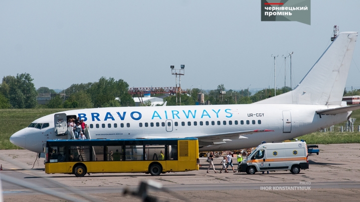 У Чернівецький аеропорт на екскурсію завітали пластуни з усієї України