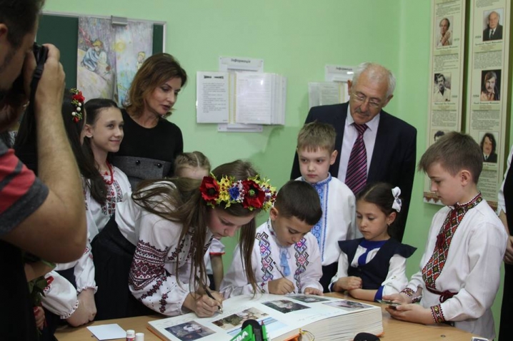 Марина Порошенко вручила проекти медіакімнат для навчання дітей з особливими потребами