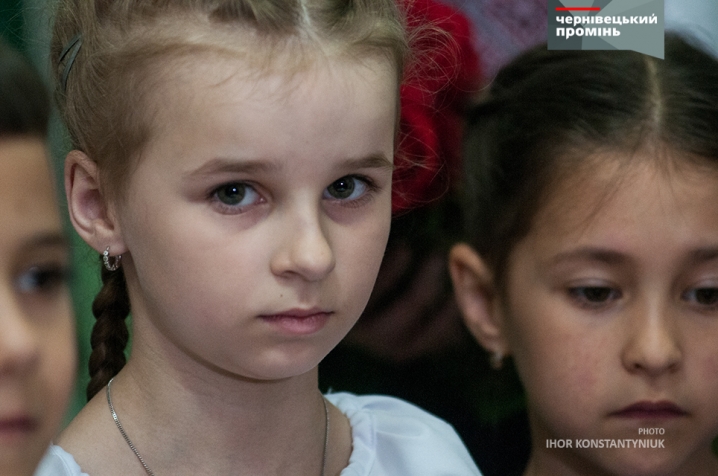 Марина Порошенко у Чернівцях зустрілася зі школярами, чиї батьки воюють на Сході