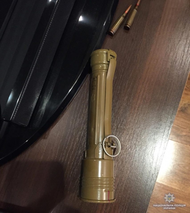 Кіцманчанин для власної колекції привіз зі Сходу України протитанкову гранату 
