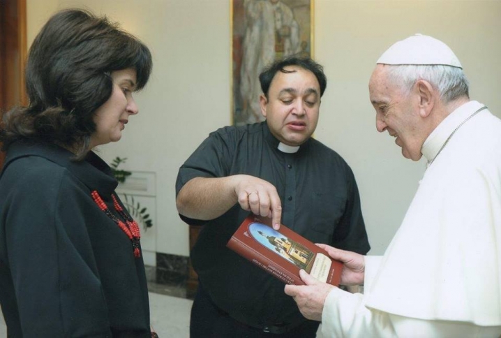 Папа Франциск привітав з 25-літнім подружнім ювілеєм священика УГКЦ Валерія Сиротюка та його дружину