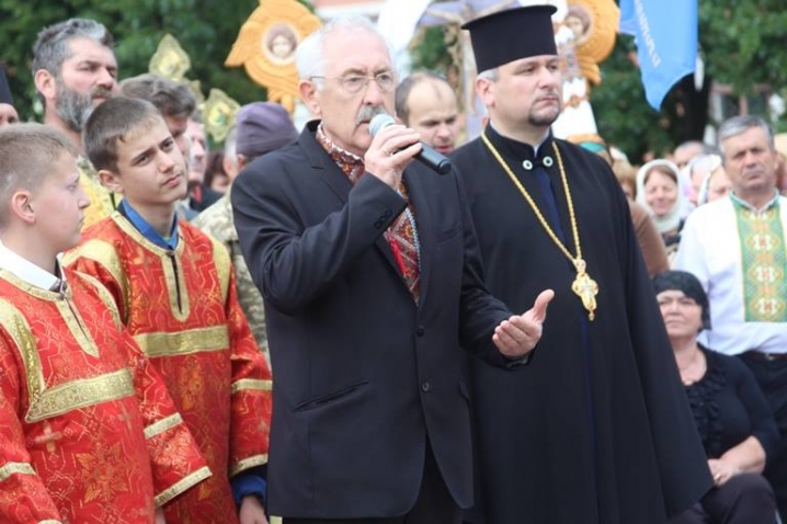 Чернівцями пройшла хресна хода за єдину Православну Церкву
