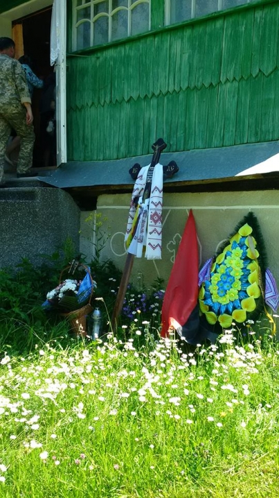 У Конятині поховали загиблого на Сході військовика Віктора Ферлієвича