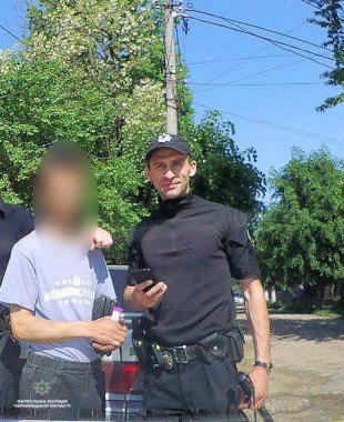 Чернівецькі патрульні виявили у покинутій будівлі чоловіка, якого розшукували за крадіжку