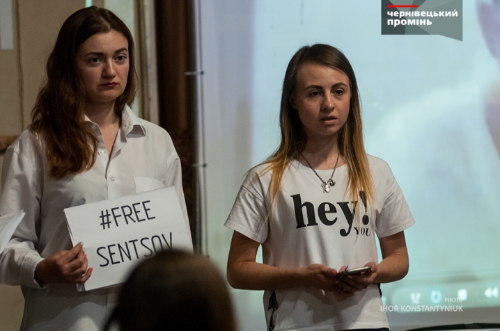 Чернівецькі театрали долучилися до акції #SaveOlegSentsov