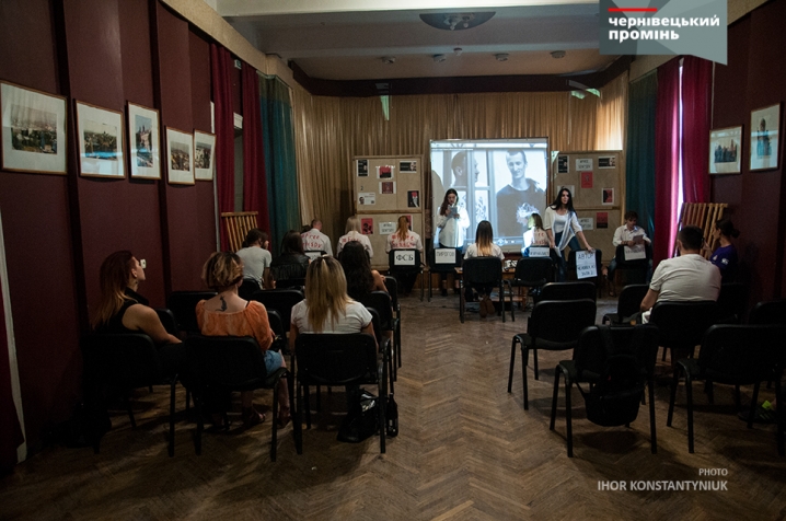 Чернівецькі театрали долучилися до акції #SaveOlegSentsov