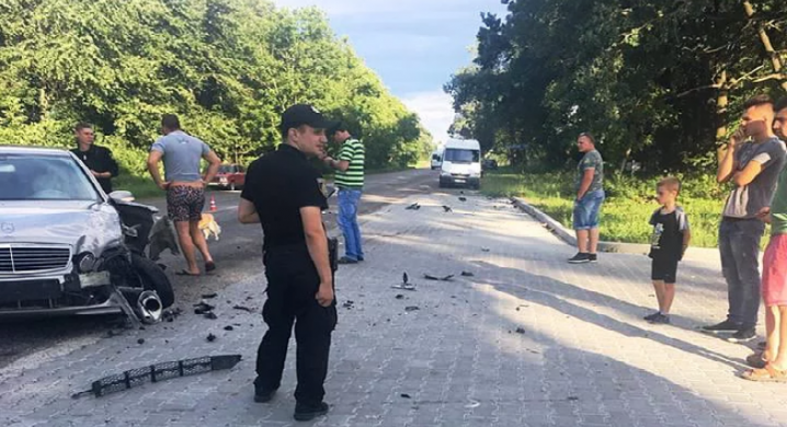 Поблизу Новоселиці в аварії з легковиком загинув мотоцикліст