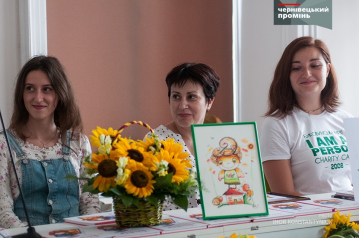 Юлія Косівчук презентувала  книгу про маму, в якої зламалася пружинка