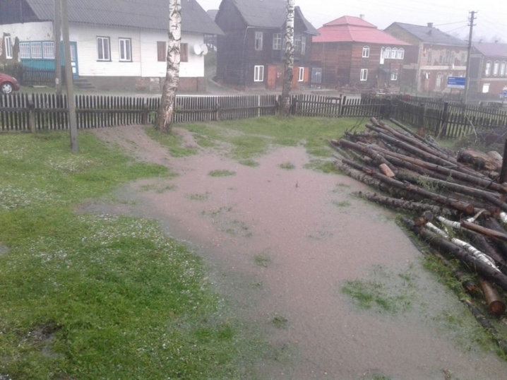 У Селятині випав потужний дощ із градом