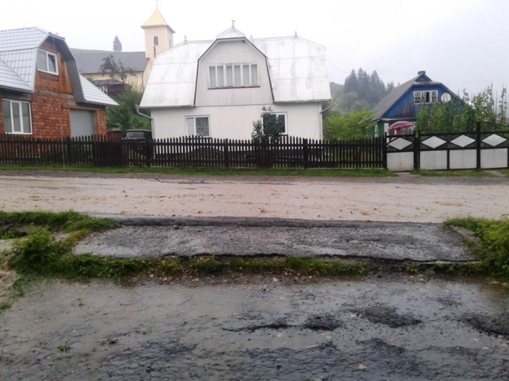 У Селятині випав потужний дощ із градом