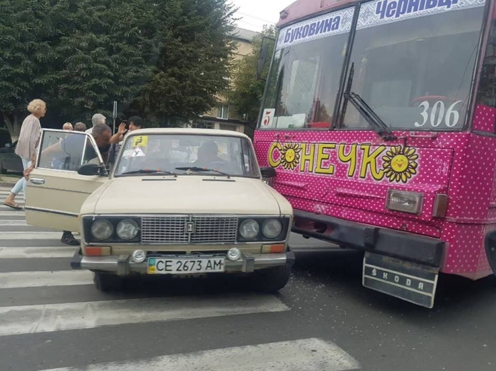На вулиці  Героїв Майдану тролейбус потрапив у ДТП