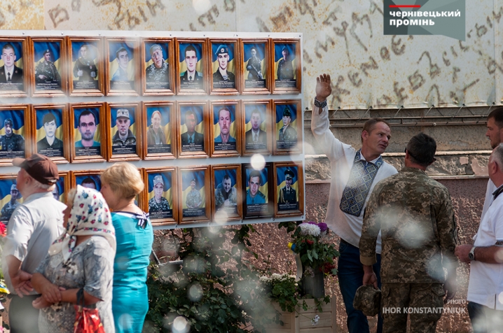 У Чернівцях святкування 27-річчя Незалежності України розпочалося з молитви