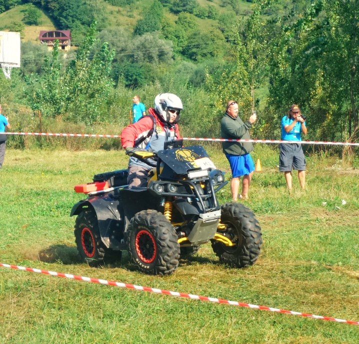 Мотоциклісти у Вижниці долають «шлях мольфара»