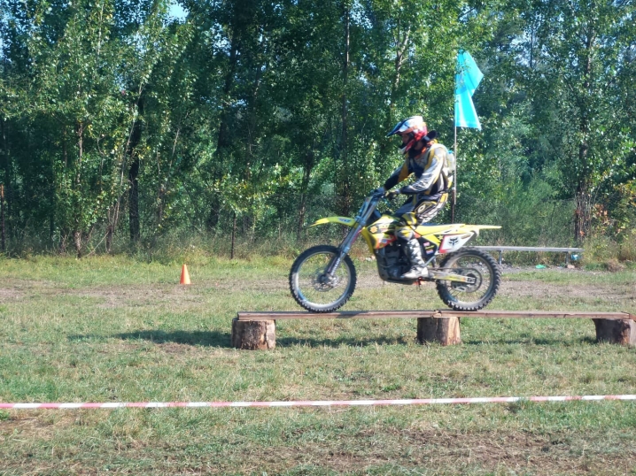 Мотоциклісти у Вижниці долають «шлях мольфара»