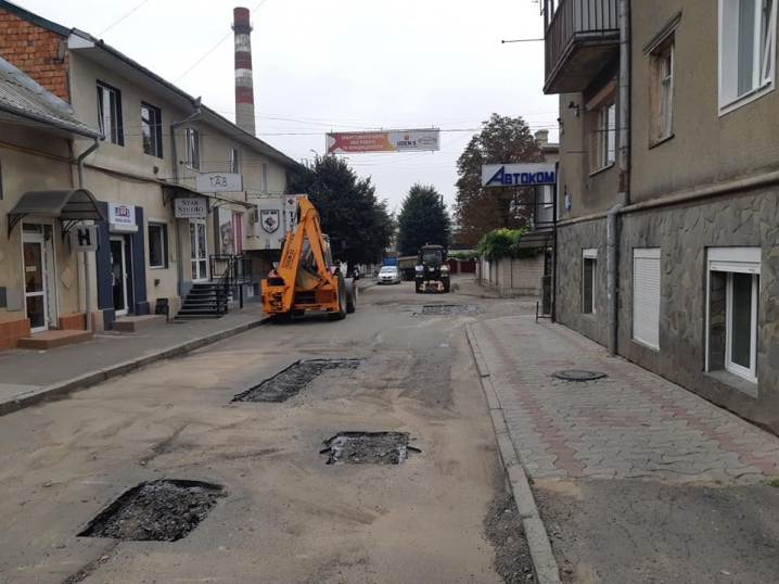 У Чернівцях розпочали ремонт вулиці Ясської