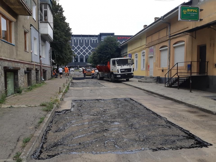 У Чернівцях розпочали ремонт вулиці Ясської