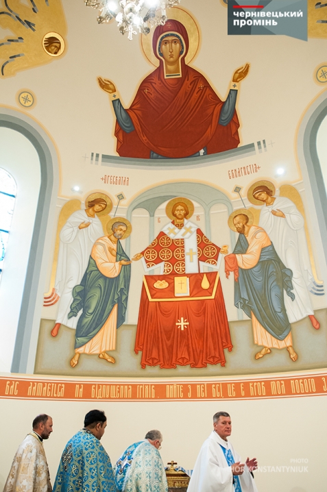 У Катедральному соборі Успіння Пресвятої Богородиці справили храмову літургію