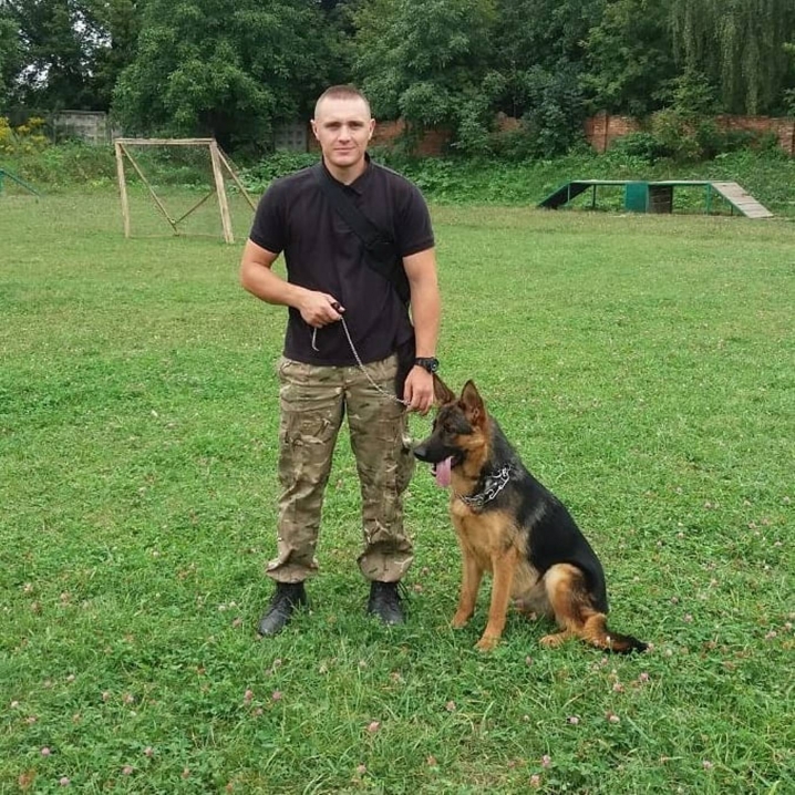 Чернівецьких патрульних та їхніх собак відправили на навчання у Житомир
