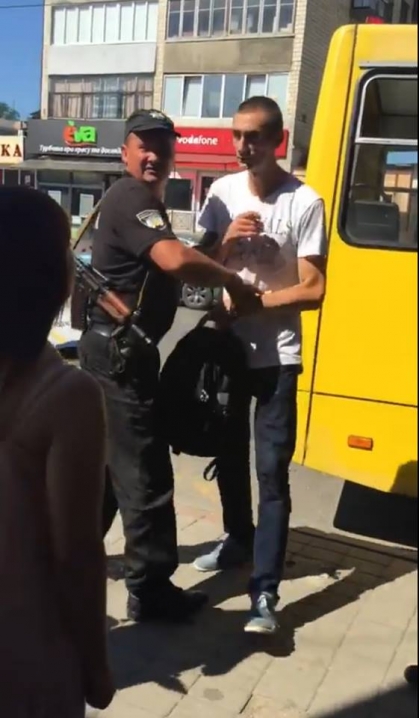 Ловлять і відпускають: чернівчани і поліціянти вже не вперше затримують у громадському транспорті кишенькаря
