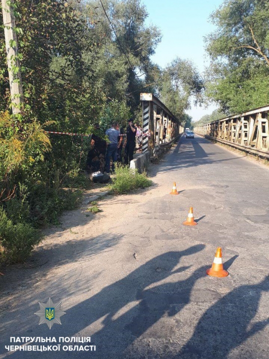 Викрав і злетів з мосту: поліція розповіла подробиці аварії у Чернівцях