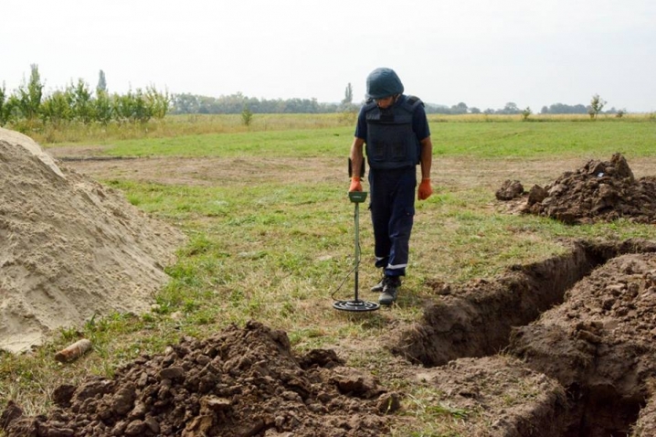 На Глибоччині будівельники знайшли вибухонебезпечний предмет