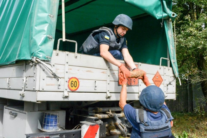 На Глибоччині будівельники знайшли вибухонебезпечний предмет