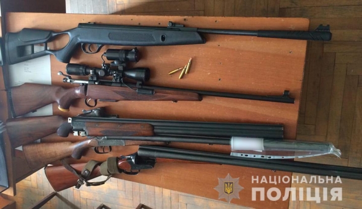 Найактивніше віддавали мисливські рушниці – на Буковині завершився місячник добровільної здачі зброї