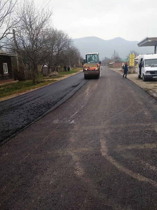 Триває ремонт дороги «Криворівня – Чернівці»