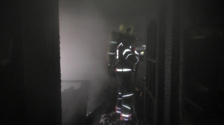 Чоловік отруївся чадним газом: подробиці пожежі у центрі Чернівців