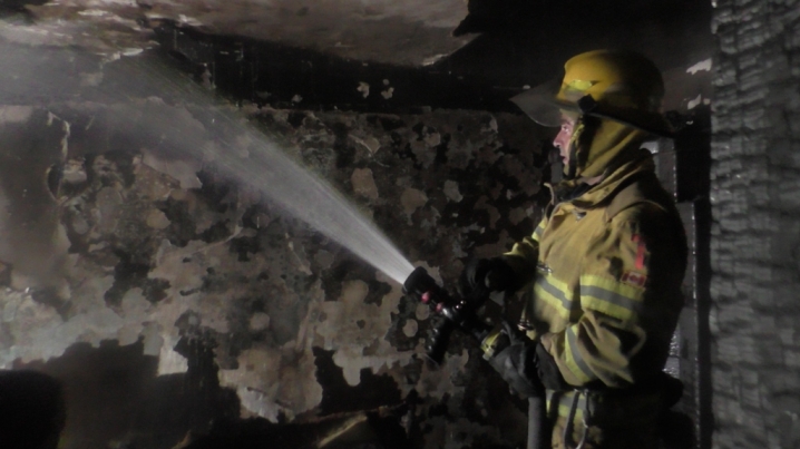 Чоловік отруївся чадним газом: подробиці пожежі у центрі Чернівців