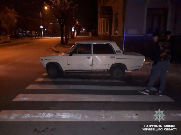 Уночі на Буковині викрали дві автівки