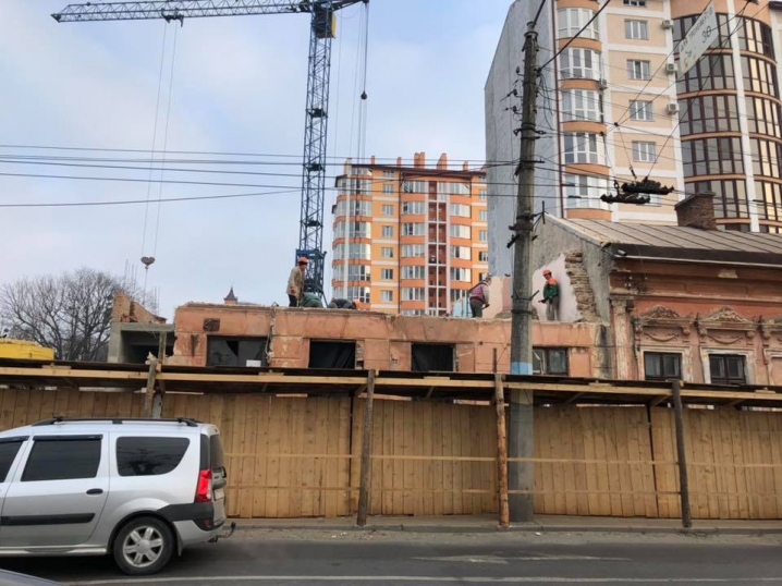 У Чернівцях розпочали капітальний ремонт вулиці Героїв Майдану