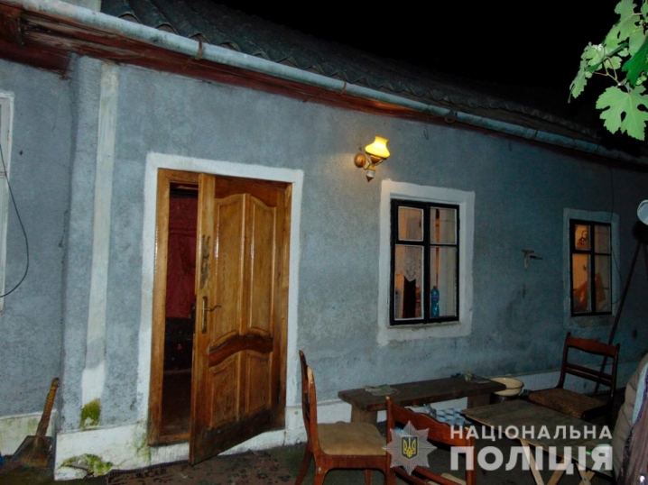 Мешканець Прикарпаття на чернівецькому вокзалі нахабно пограбував перехожого