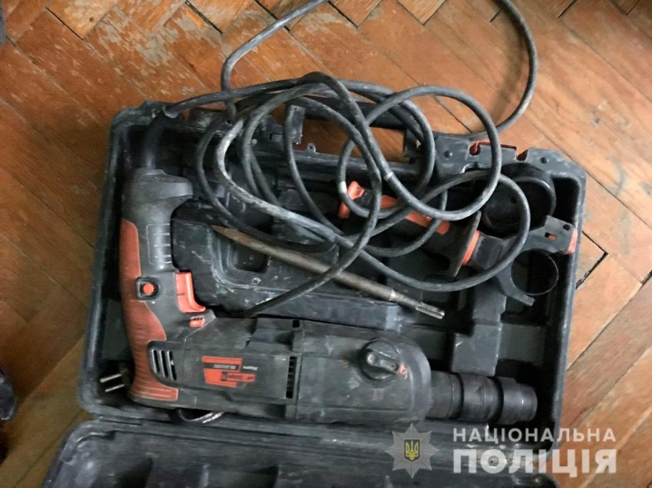 Мешканець Прикарпаття на чернівецькому вокзалі нахабно пограбував перехожого