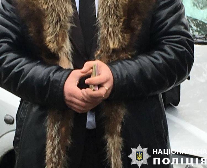 У Чернівцях на хабарі спіймали посадовця служби з надзвичайних ситуацій