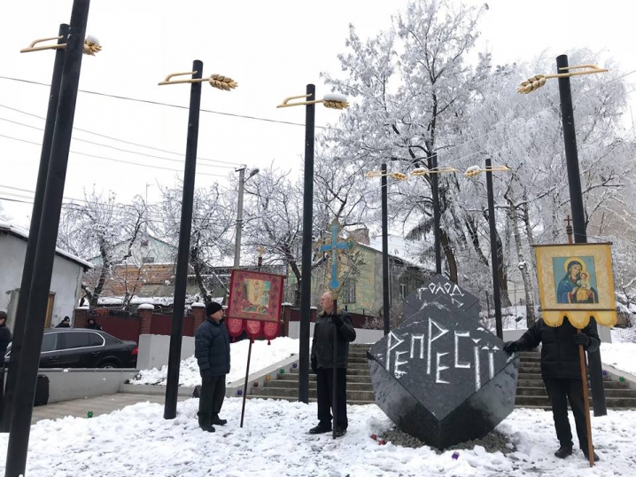 У Чернівцях відкрили пам'ятник жертвам Голодомору