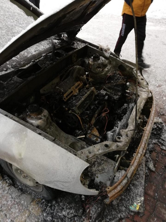 У Чернівцях невідомі підпалили автомобіль іноземця