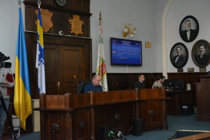 У залі Чернівецької міської ради встановили прапор ВМС України