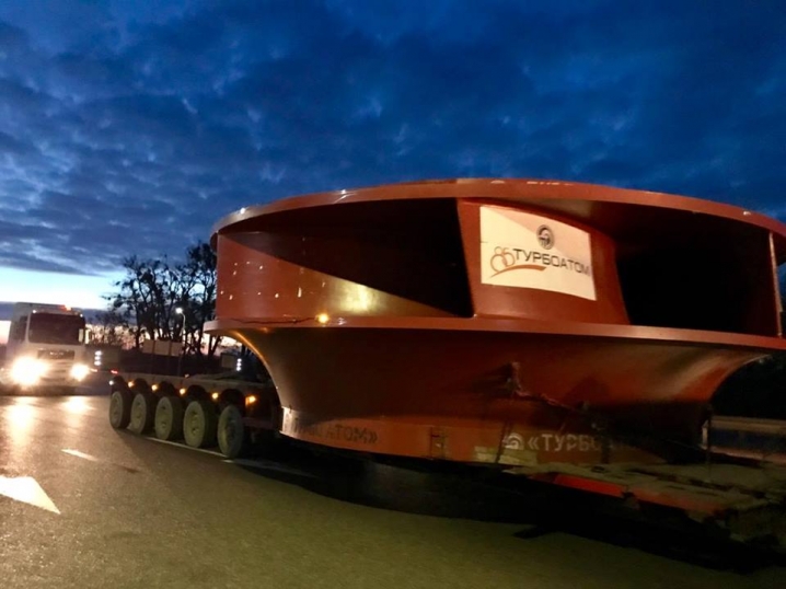 Рекордний вантаж: у Дністровську ГАЕС везуть робоче колесо гідроагрегата