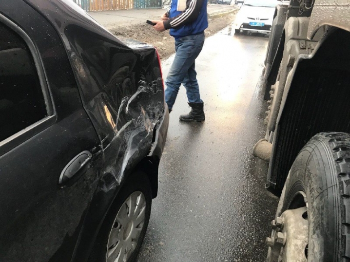 На вулиці Калинівській зіткнулися вантажівка та легковик