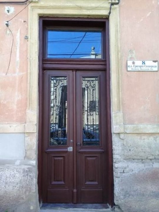 У центрі Чернівців за три роки відновили понад 70 брам та дверей