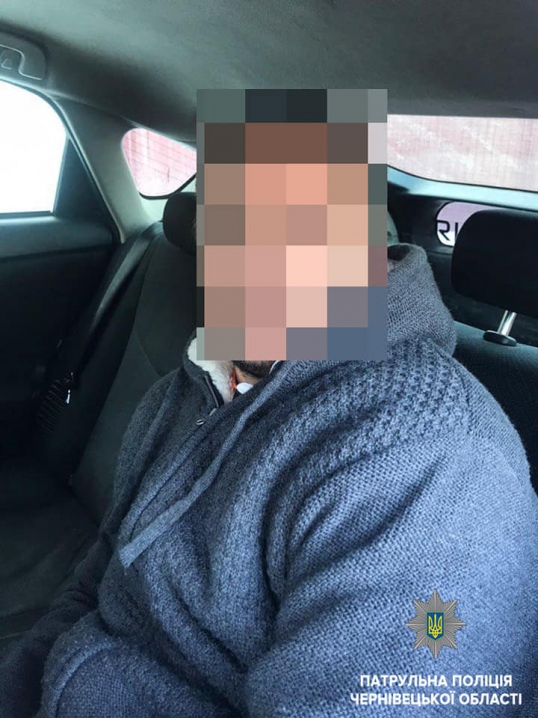 Патрульні затримали у Чернівцях нетверезого водія з підробленим посвідченням
