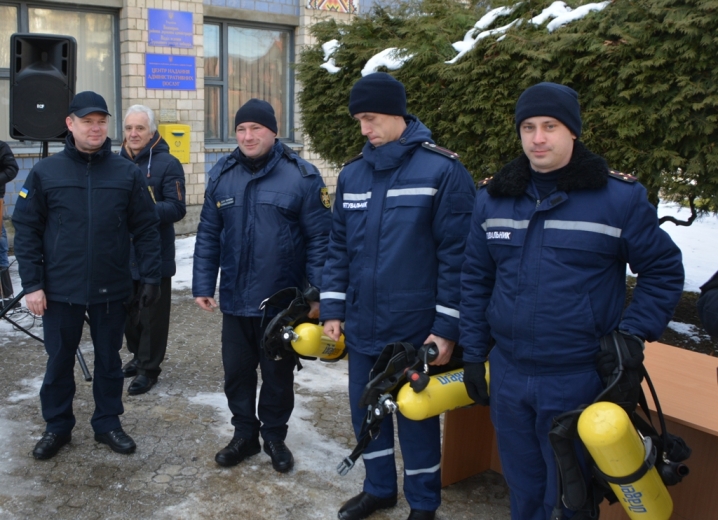 Вижницькі рятувальники отримали від польських колег пожежний автомобіль