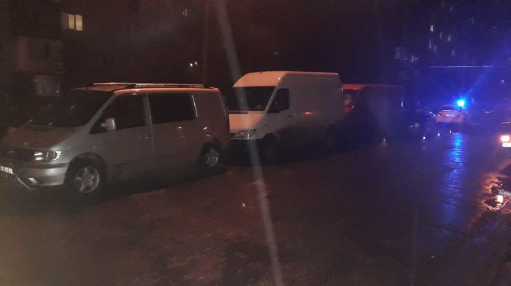 На вулиці Івасюка у Чернівцях із вини нетверезого водія зіткнулися 4 автівки